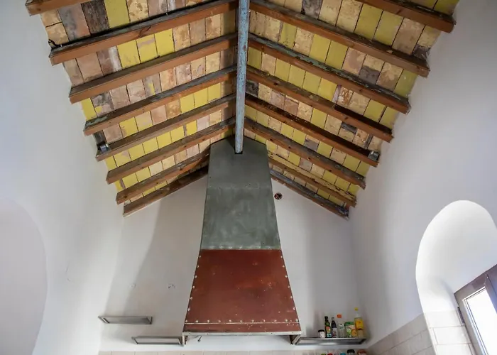 Edificio Reformado Con 2 Pisos En Tarifa Centro